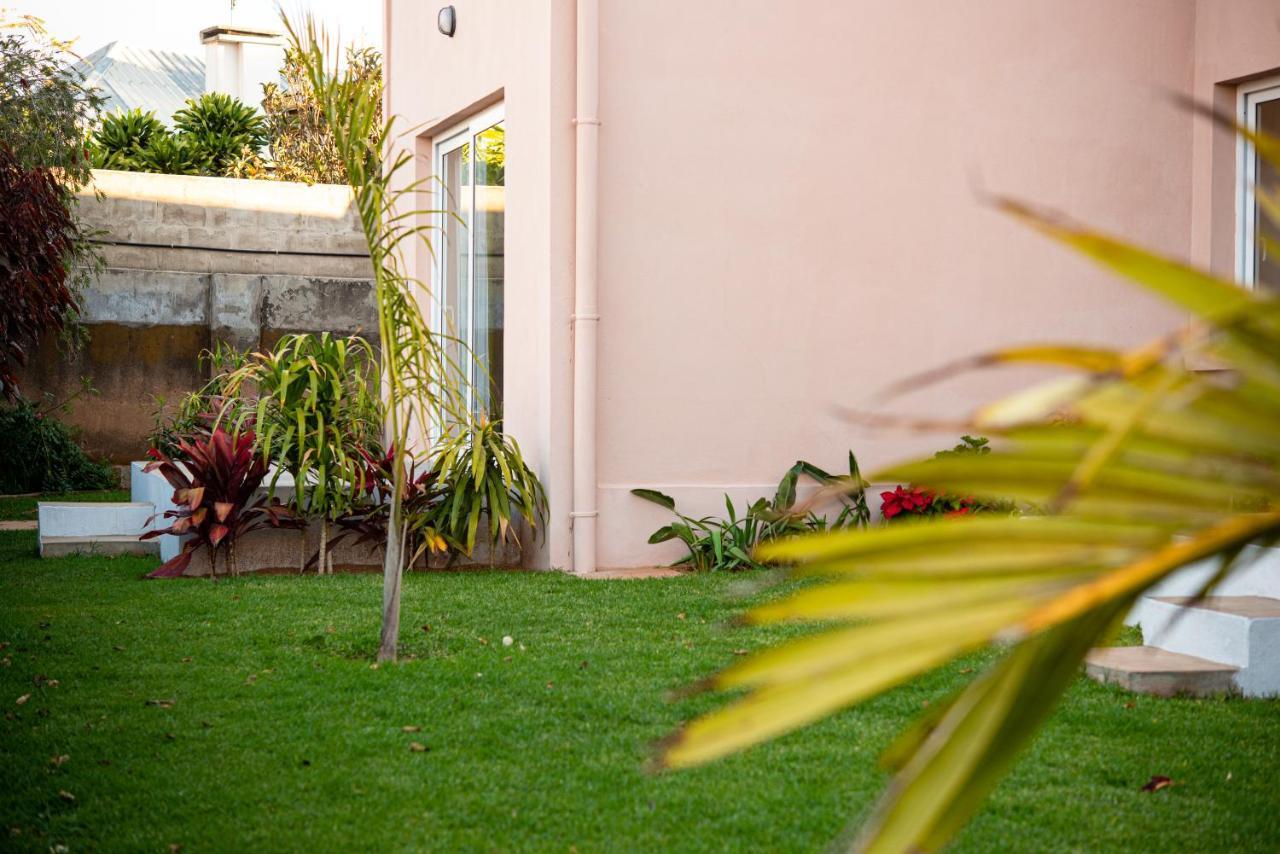 Appartement Somptua Garden à Ivato  Extérieur photo